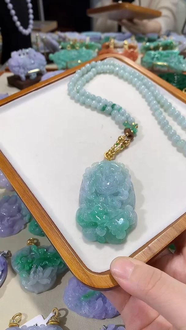 颈饰未镶嵌翡翠吊坠