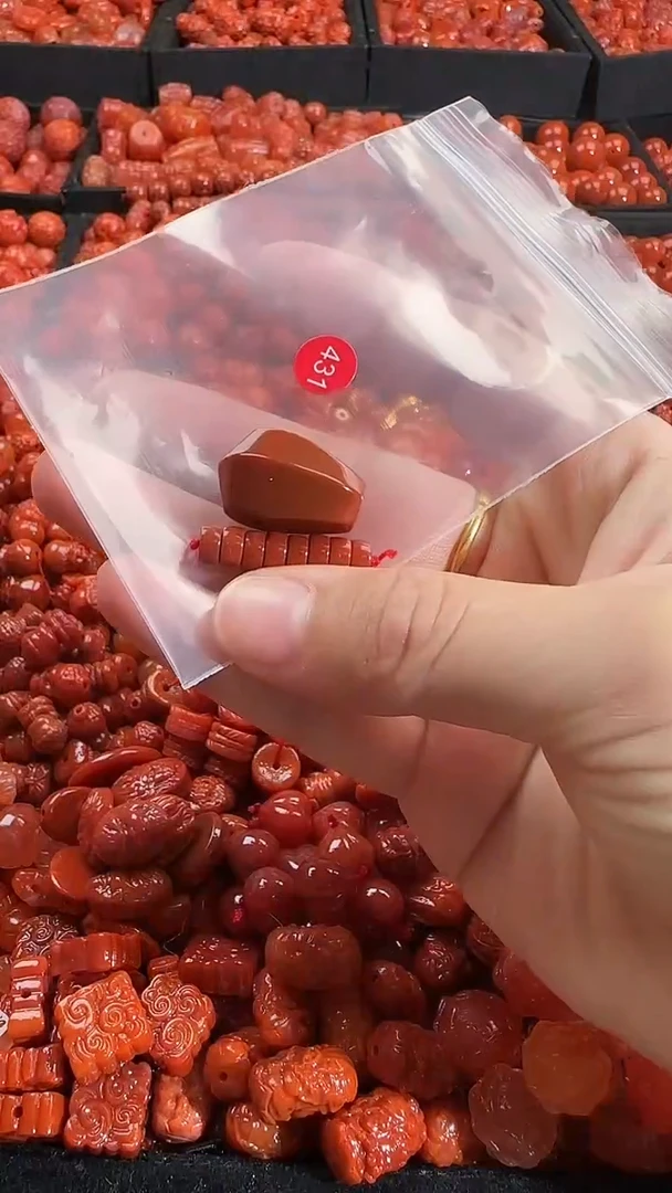 颈饰未镶嵌南红玛瑙1