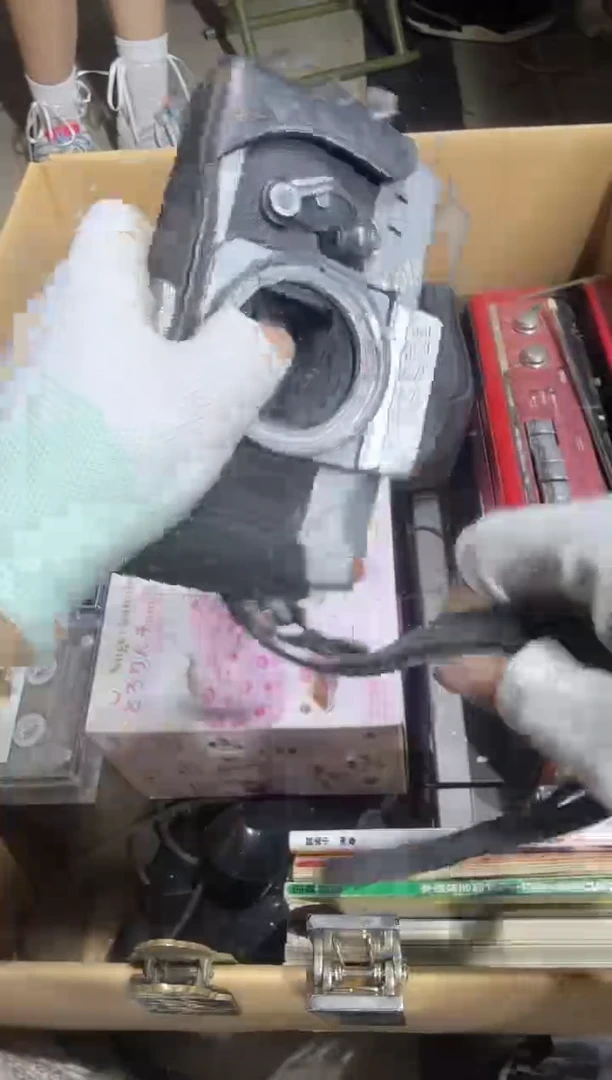 瓷片二****?  328中古商品，瑕疵品，不保好坏。