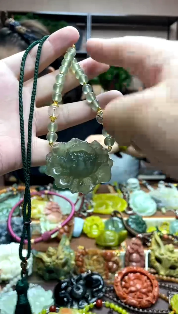 未镶嵌岫玉颈饰·1