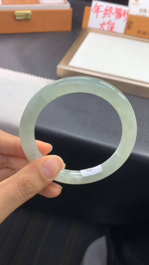 未镶嵌手镯（圆镯）翡翠退货需手镯吊牌标签完好
