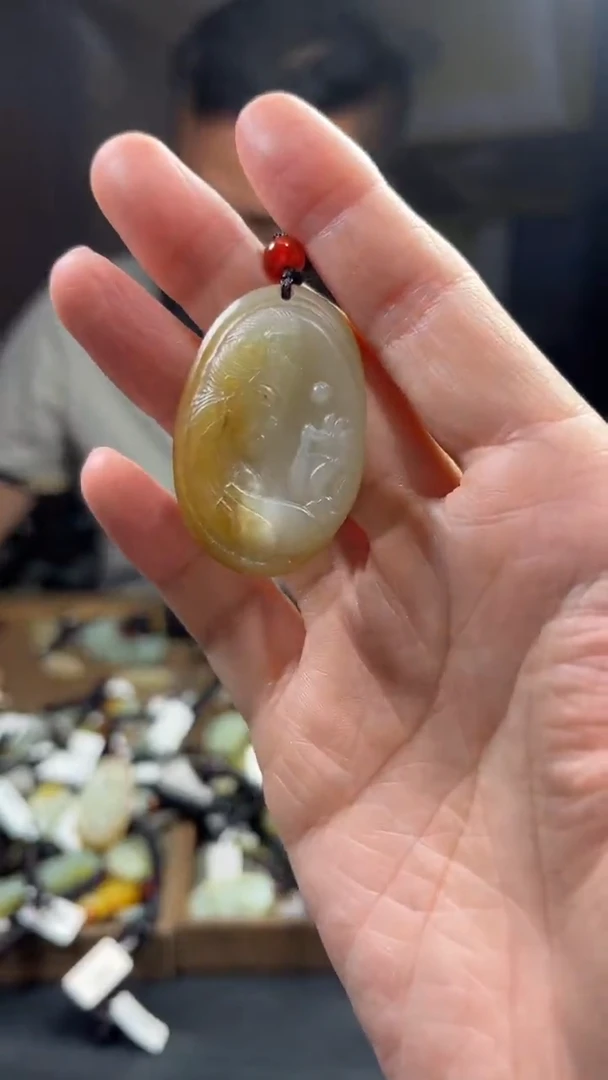 和田玉未镶嵌颈饰·