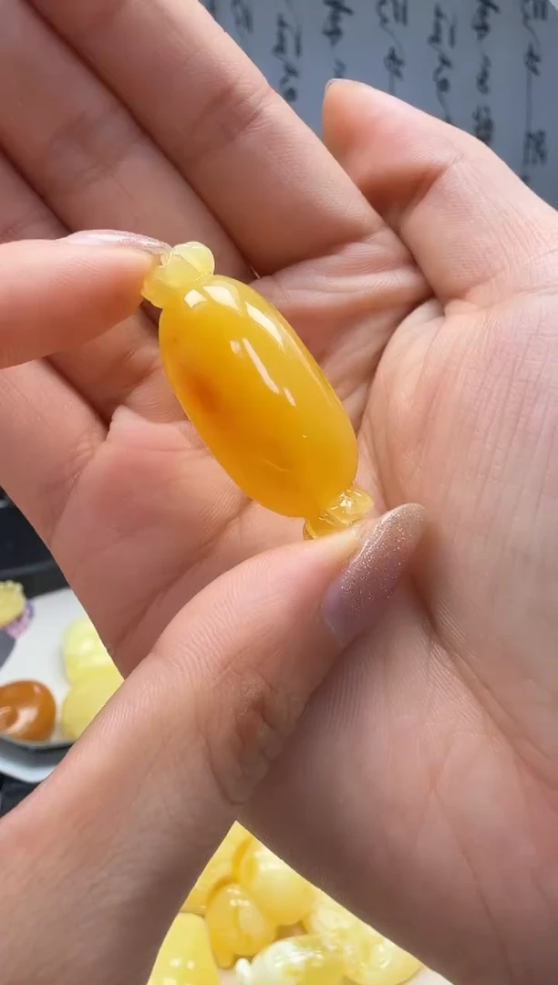 裸石琥珀未镶嵌如图