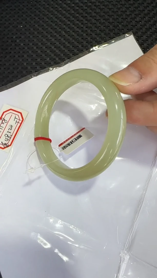 【闪购商品】和田玉手镯未镶嵌圈口约56mm