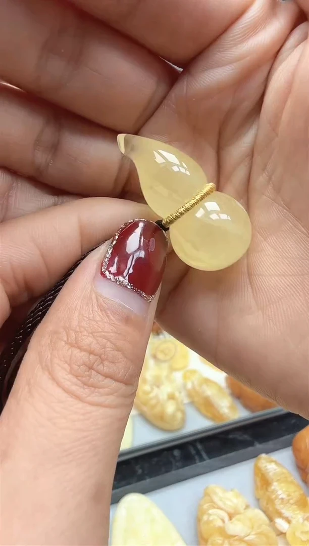 【闪购商品】琥珀裸石未镶嵌挂坠