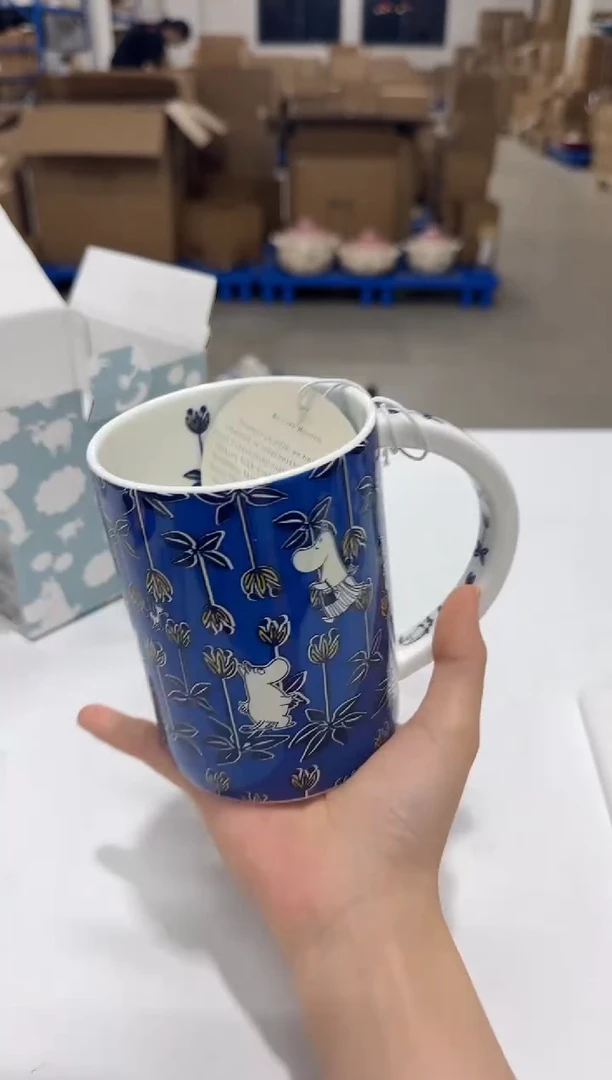 瓷片姆明蓝花小径骨瓷杯