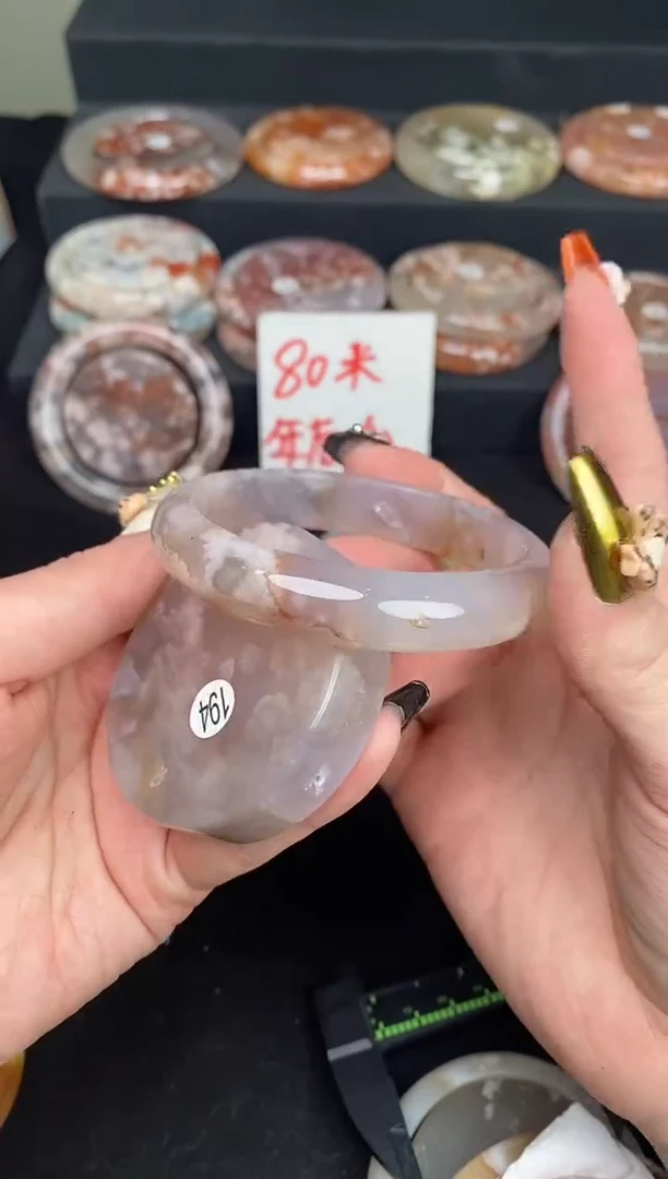 【闪购商品】石英质玉手镯（圆镯）未镶嵌59