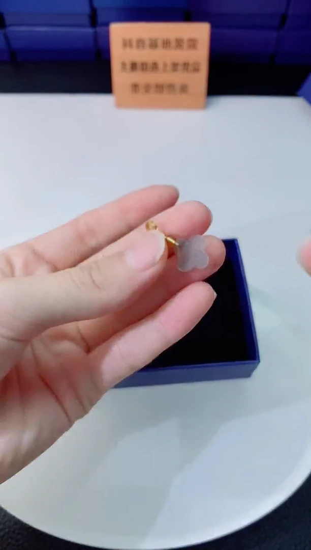 翡翠未镶嵌颈饰