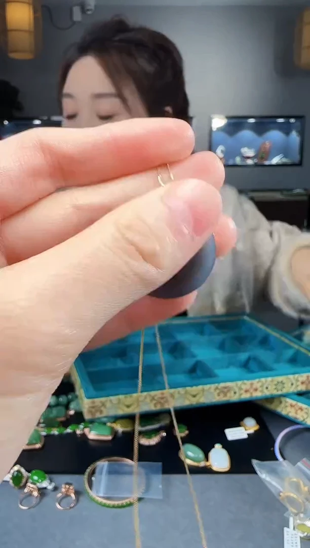 【闪购商品】和田玉吊坠(不含链)18K金镶嵌1