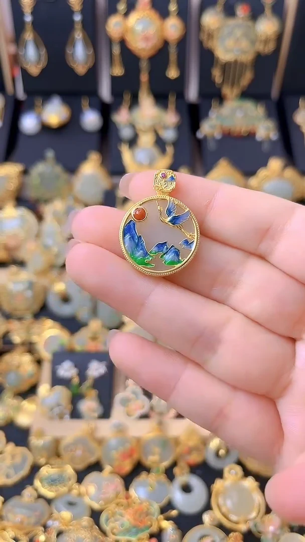 颈饰银S925镀金镶嵌和田玉鹤揽山河圆牌吊坠