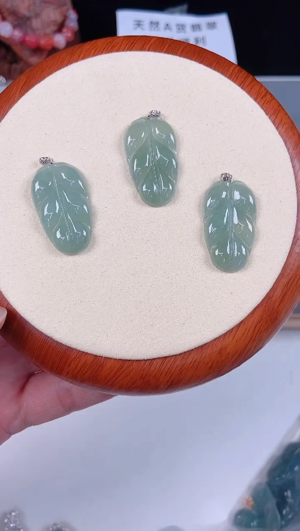 颈饰未镶嵌翡翠天然A货翡翠挂件