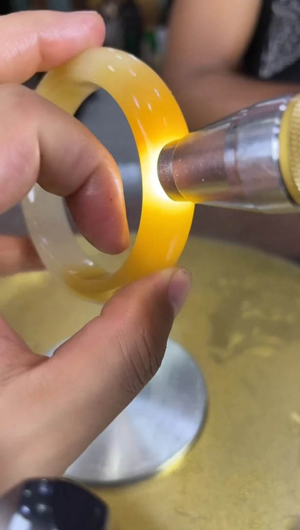 缅甸天然缅黄手镯61