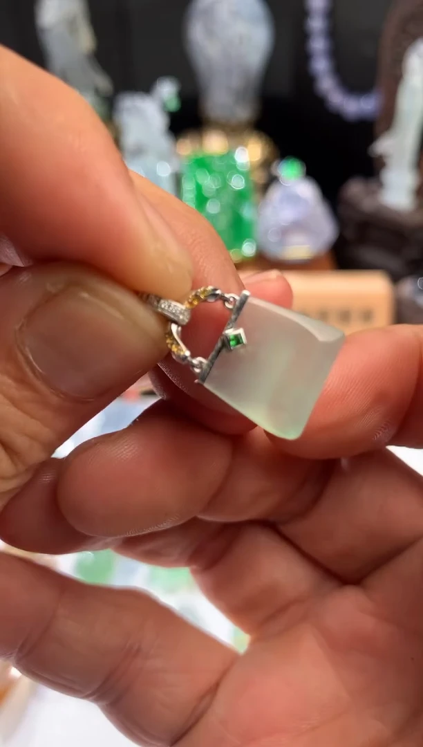 吊坠(不含链)18K金镶嵌翡翠天然翡翠吊坠