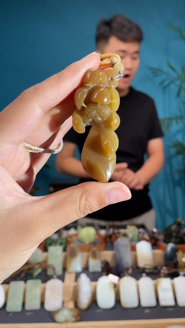 和田玉未镶嵌颈饰1