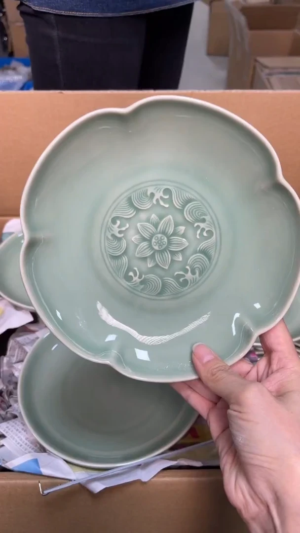 陶瓷青瓷海浪纹花口盘（一个）