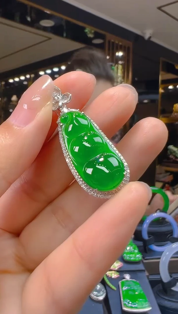 翡翠18K金镶嵌颈饰186