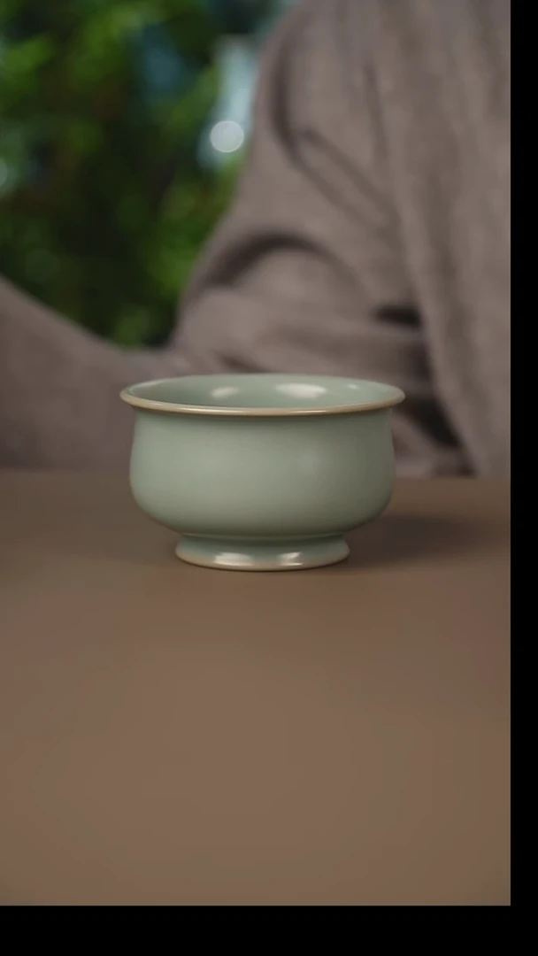 仿古卷足炉式杯一级