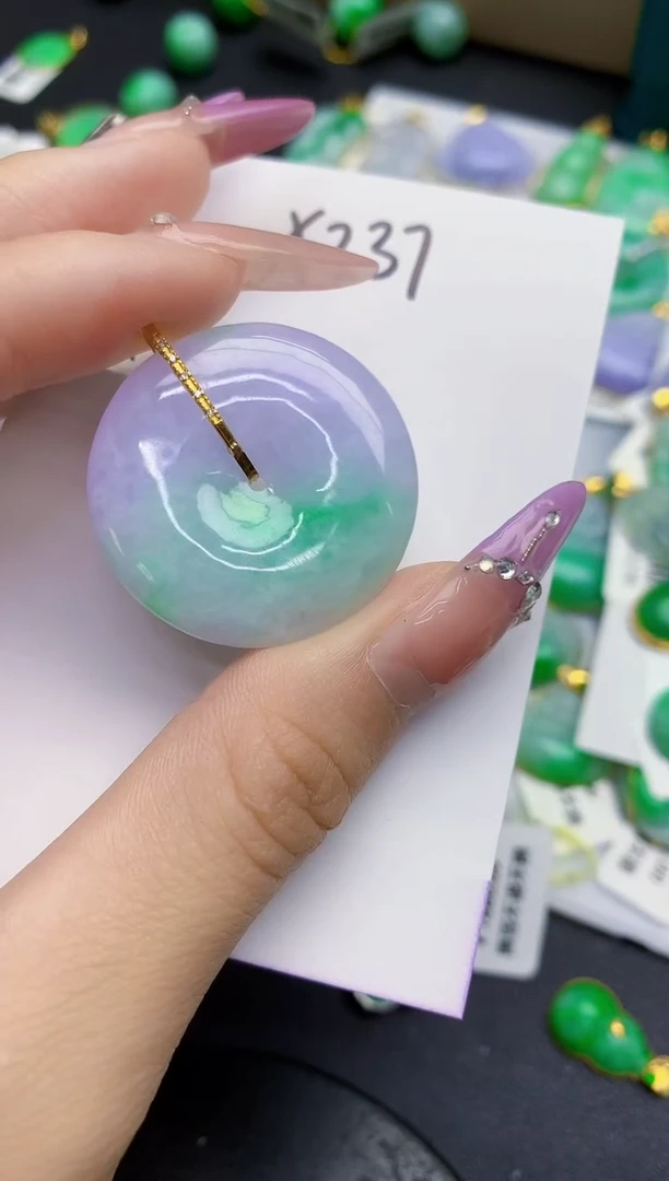 颈饰18K金镶嵌翡翠缅甸天然翡翠A货