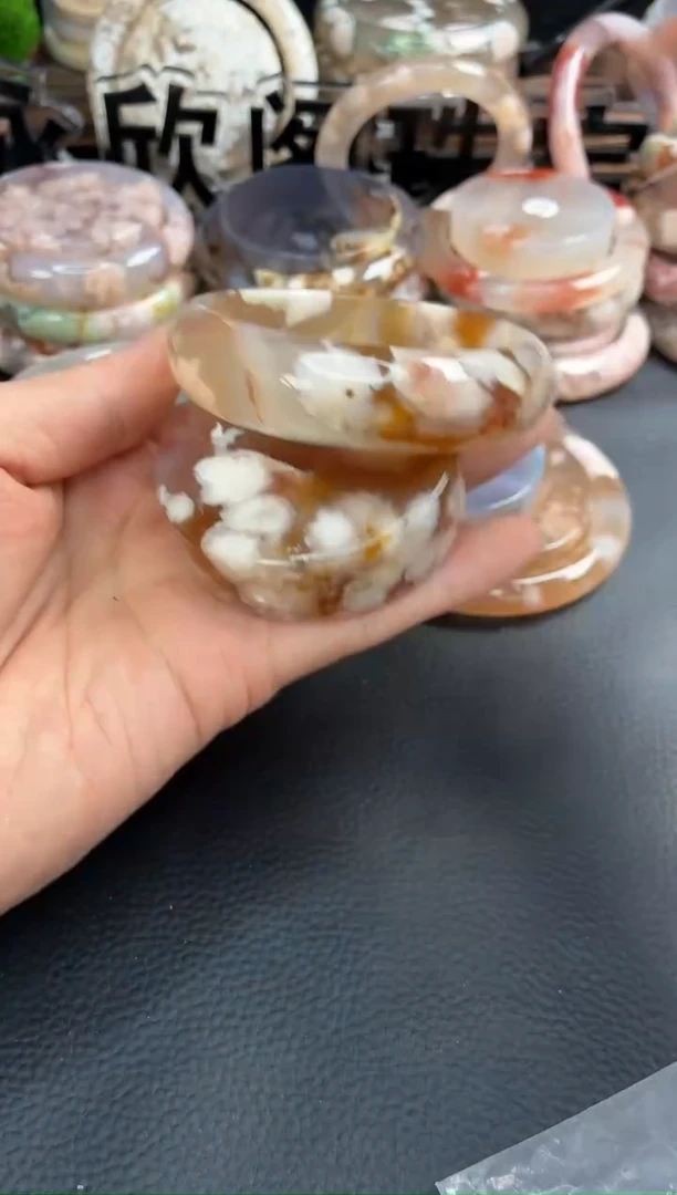 未镶嵌手镯（圆镯）石英质玉56