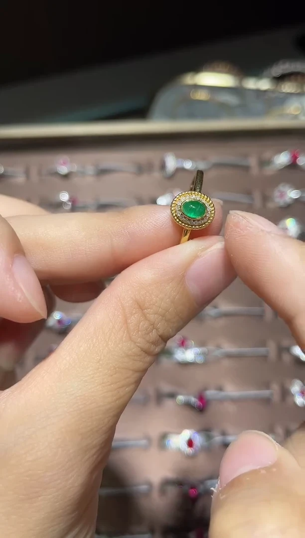 18K金镶嵌戒指祖母绿1