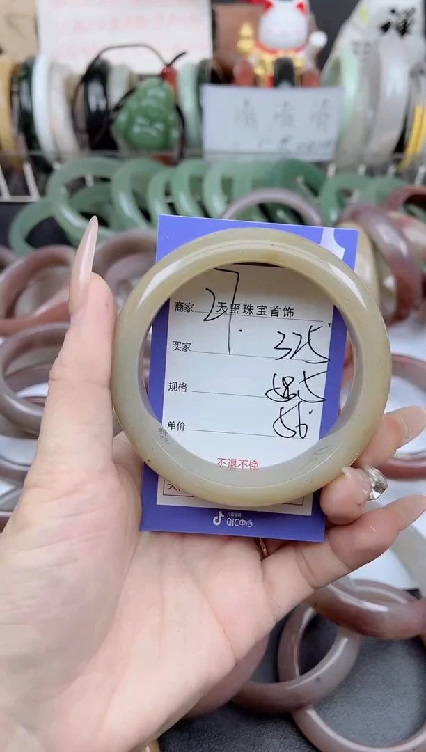 未镶嵌手镯石英质玉325