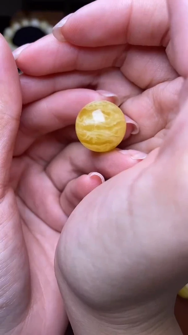 未镶嵌琥珀裸石葵. 86