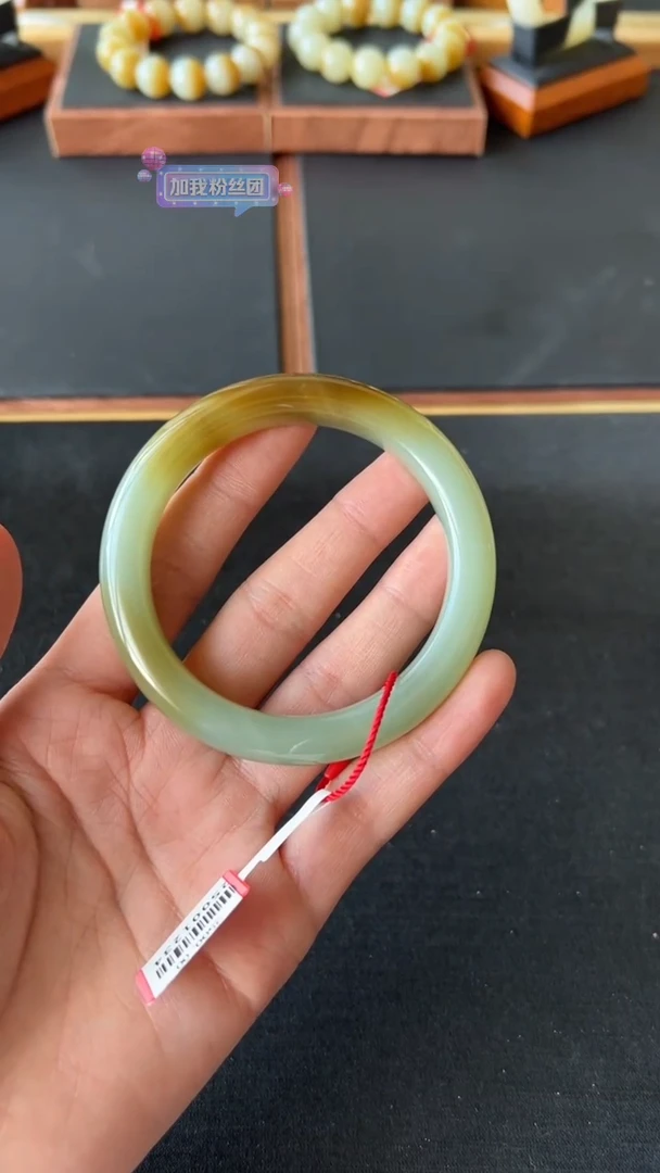 【闪购商品】和田玉手镯未镶嵌且末微色差近矿58