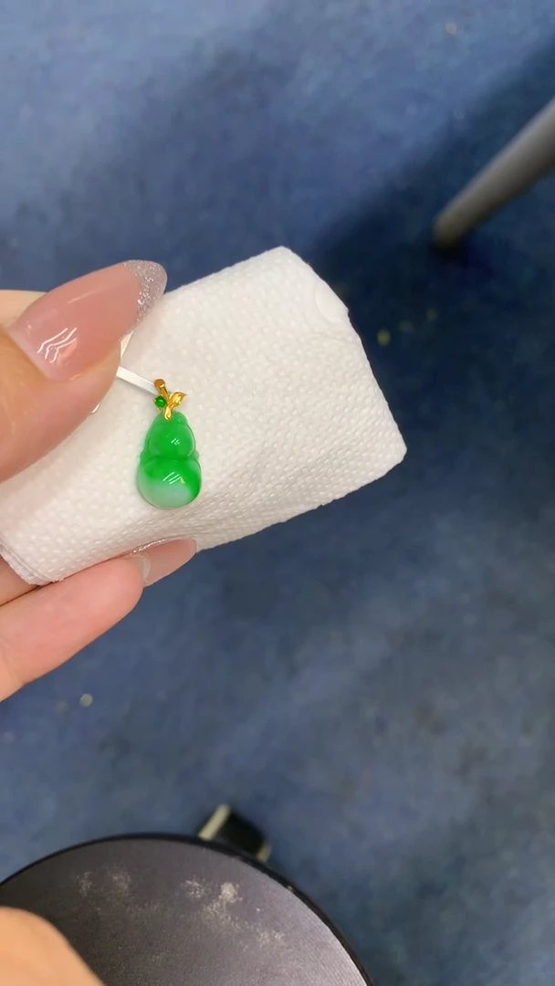 颈饰18K金镶嵌翡翠1