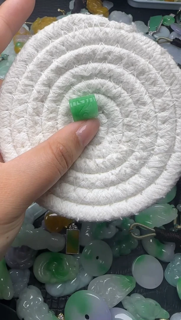 颈饰未镶嵌翡翠缅甸翡翠吊坠