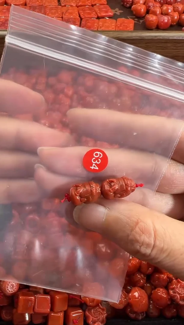 南红玛瑙未镶嵌颈饰1
