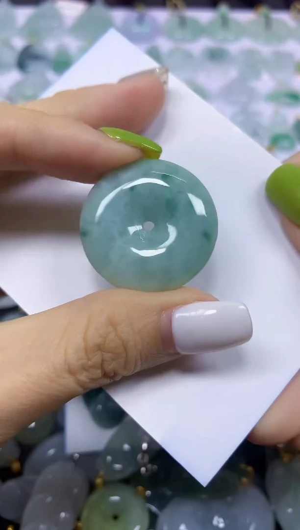 翡翠未镶嵌颈饰挂件
