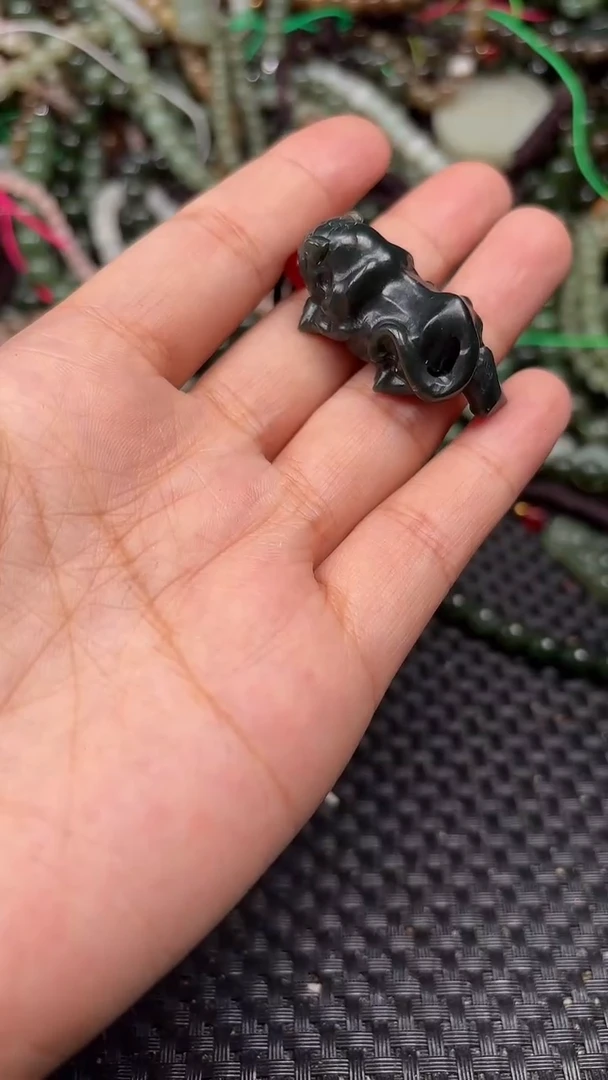 和田玉未镶嵌颈饰1