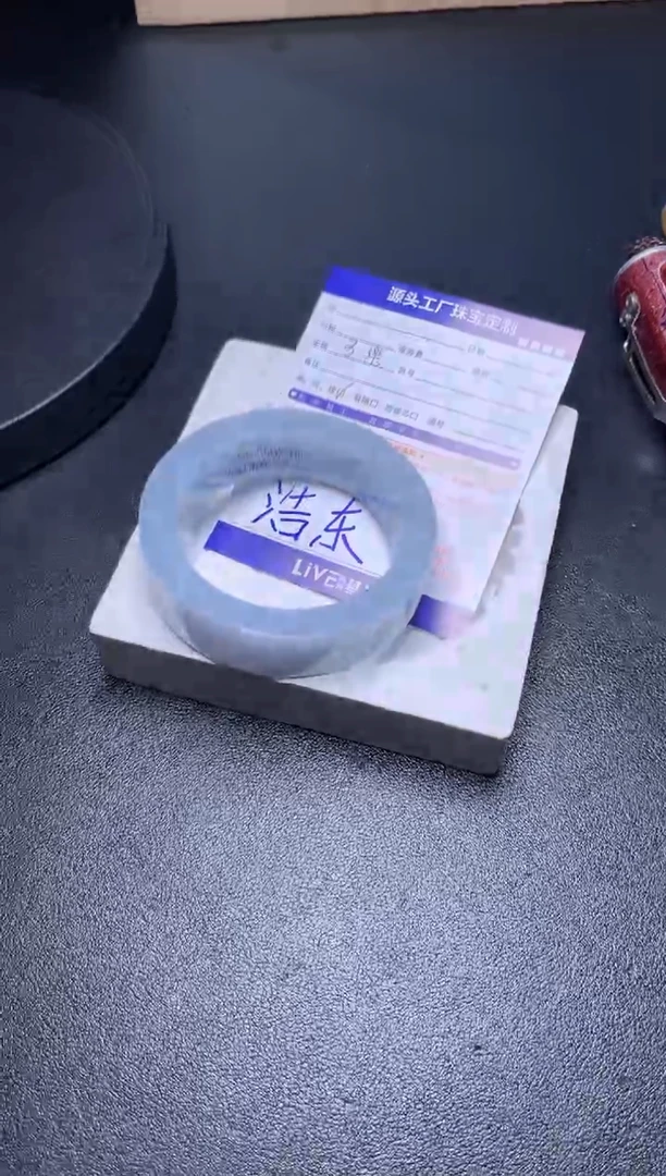 未镶嵌手镯定制翡翠?****碧定制不退不换