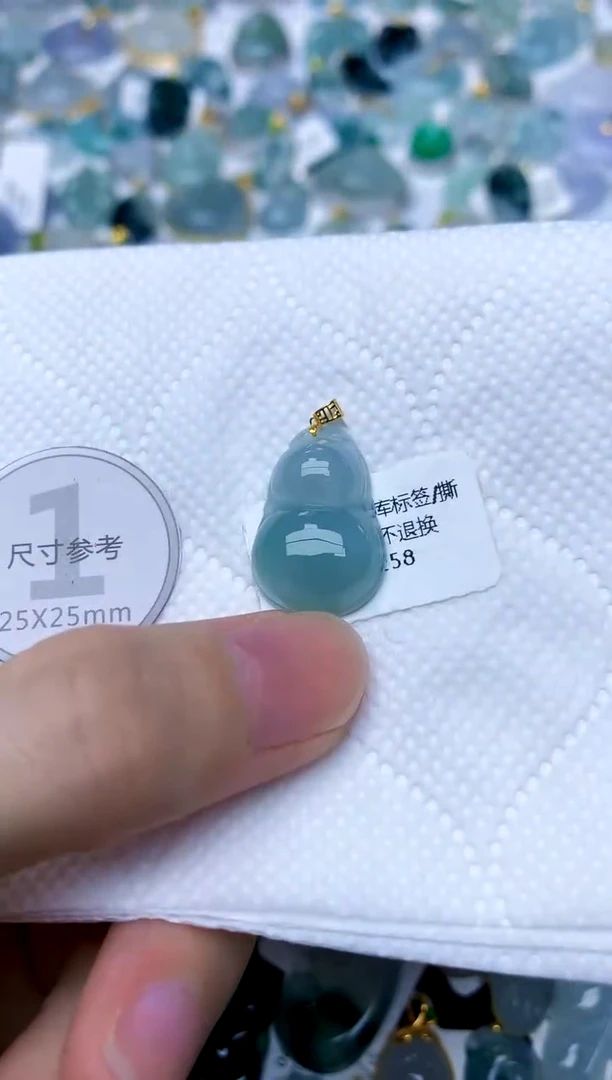 颈饰18K金镶嵌翡翠天然A货翡翠