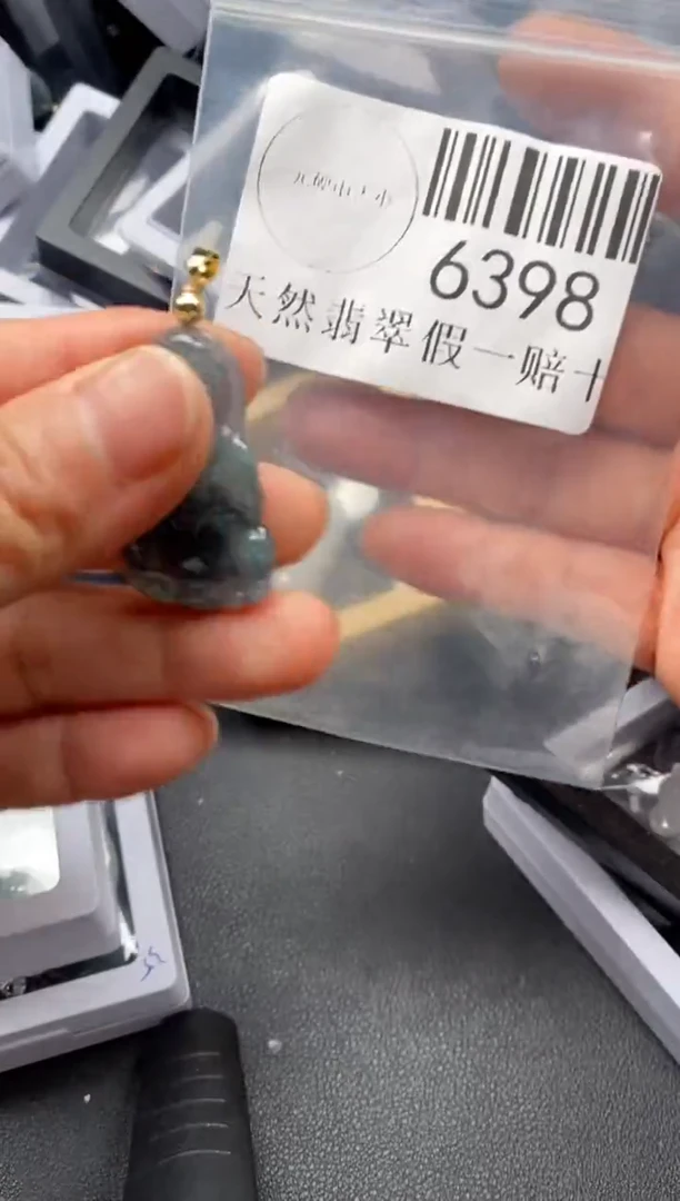 翡翠未镶嵌吊坠(不含链)6398