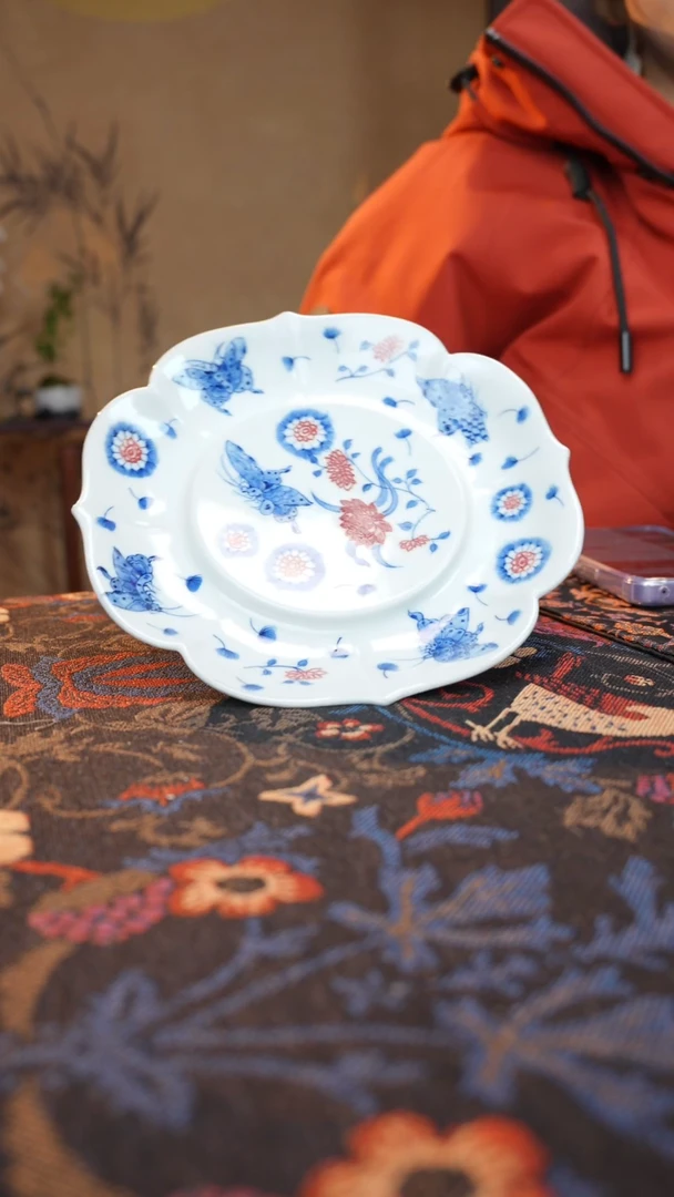 青花釉里红蝶恋花壶承