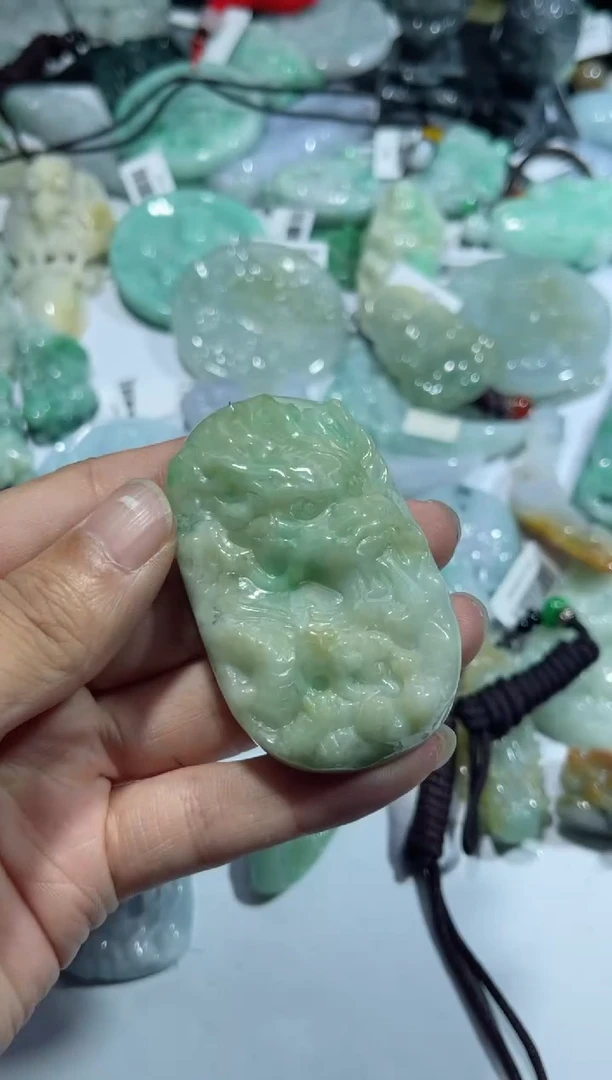 【闪购商品】翡翠颈饰未镶嵌00010809