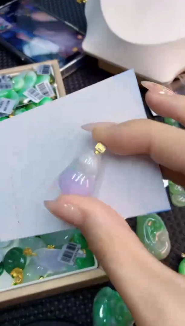 翡翠未镶嵌吊坠(不含链)1