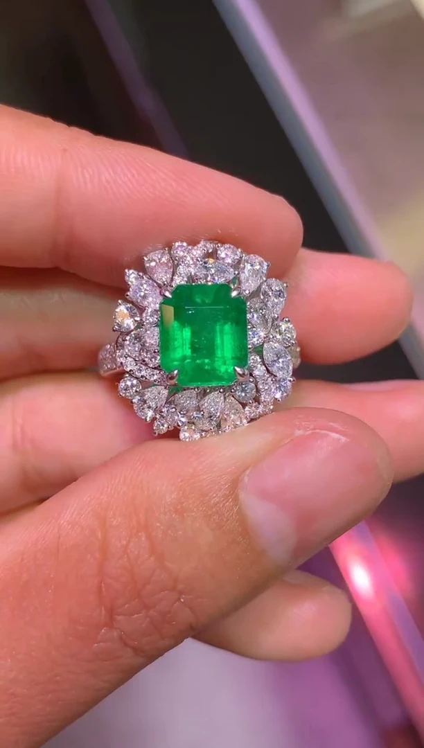 18K金镶嵌戒指祖母绿2.16ct 哥伦比亚木佐