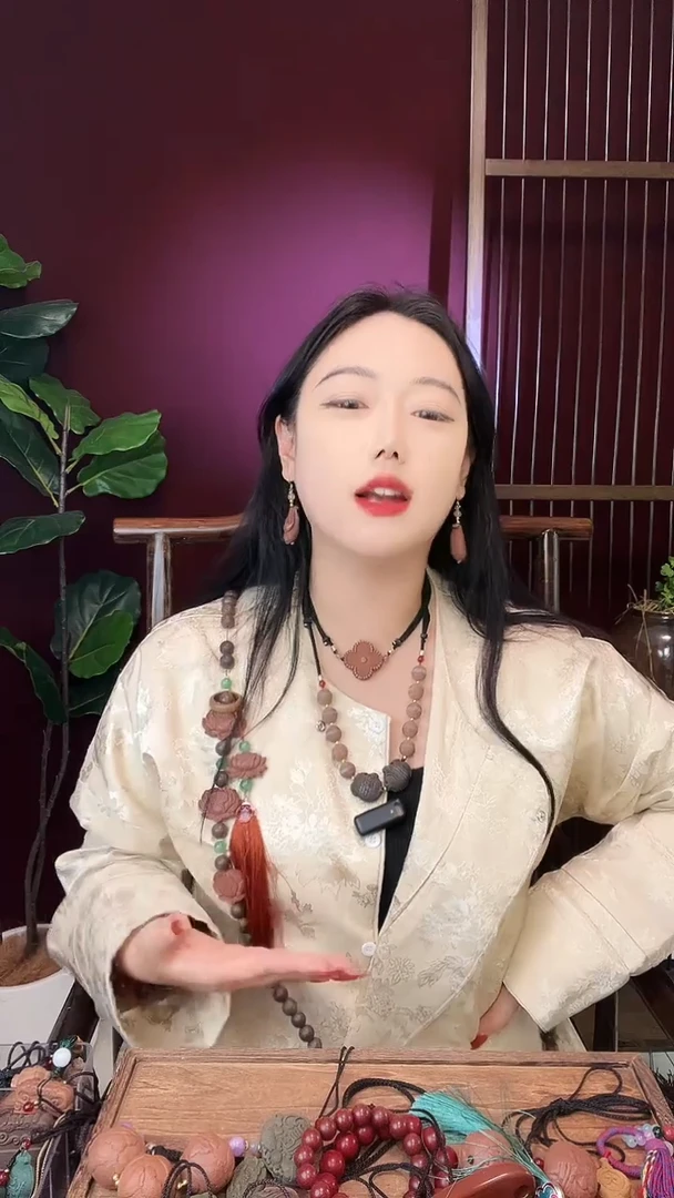 珠串琉**法奶檀龙涎香佛牌