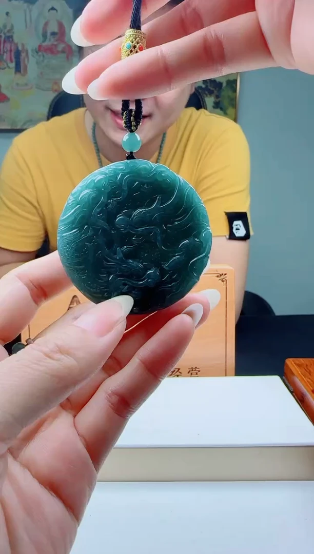 翡翠未镶嵌颈饰多样性发其一