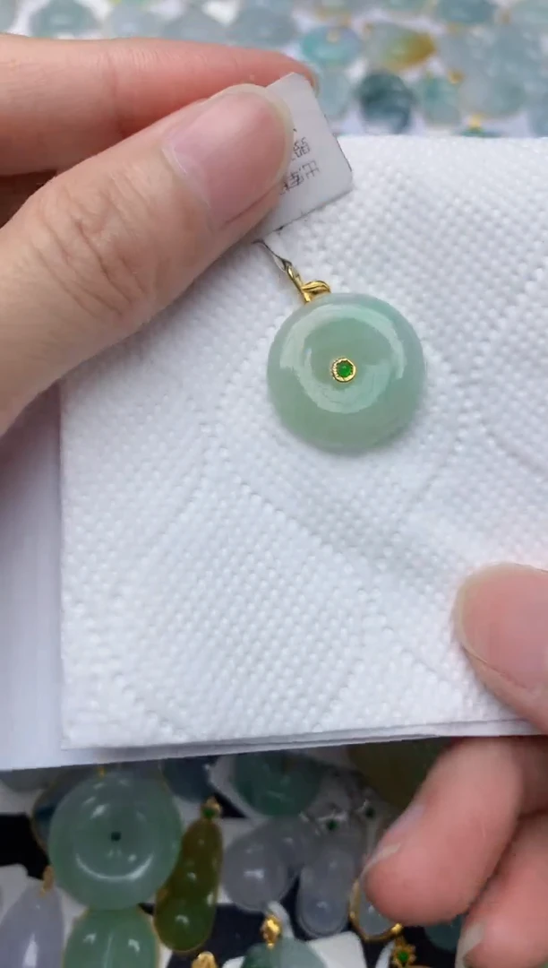 翡翠18K金镶嵌颈饰天然A货翡翠