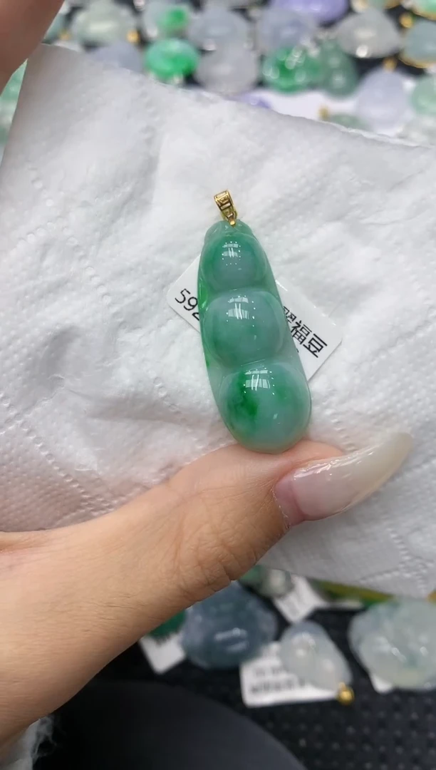 颈饰18K金镶嵌翡翠11111111111