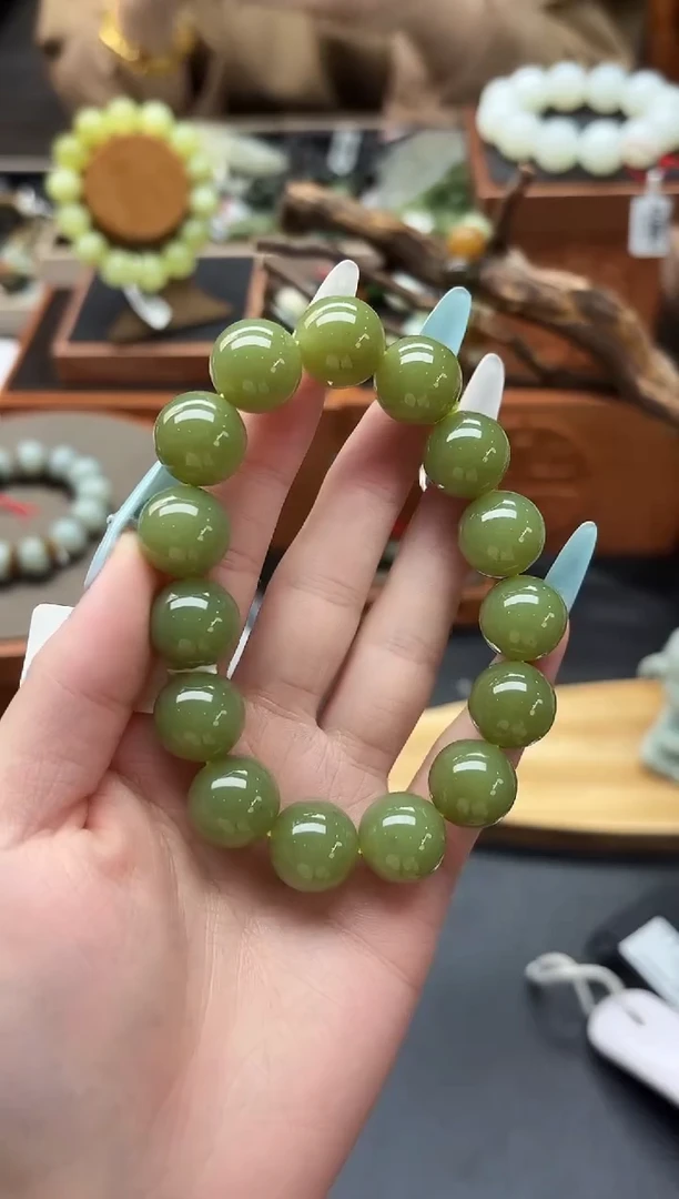 未镶嵌手串和田玉董小姐推荐 多样性发货 拍一发一xjc