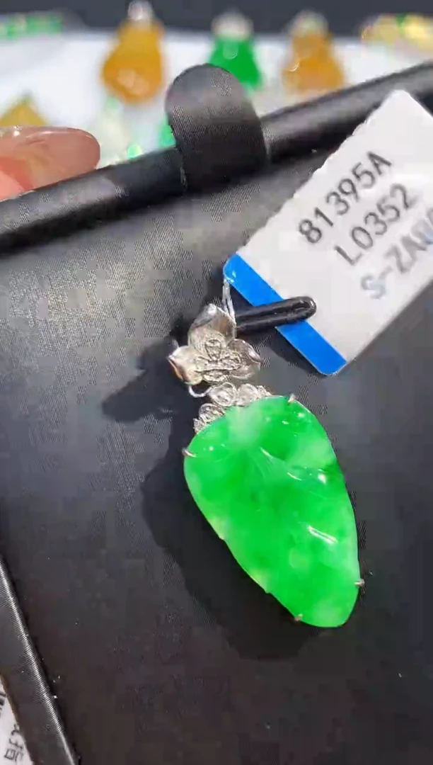 吊坠(不含链)18K金镶嵌翡翠L0352多样性发其一