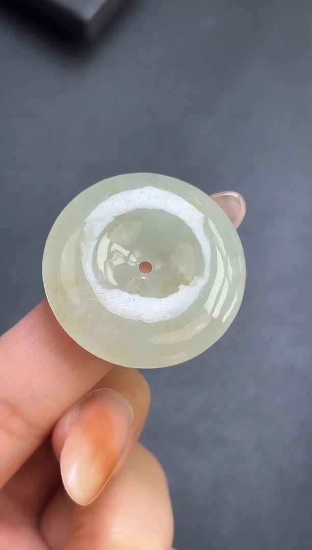 颈饰未镶嵌翡翠平安扣