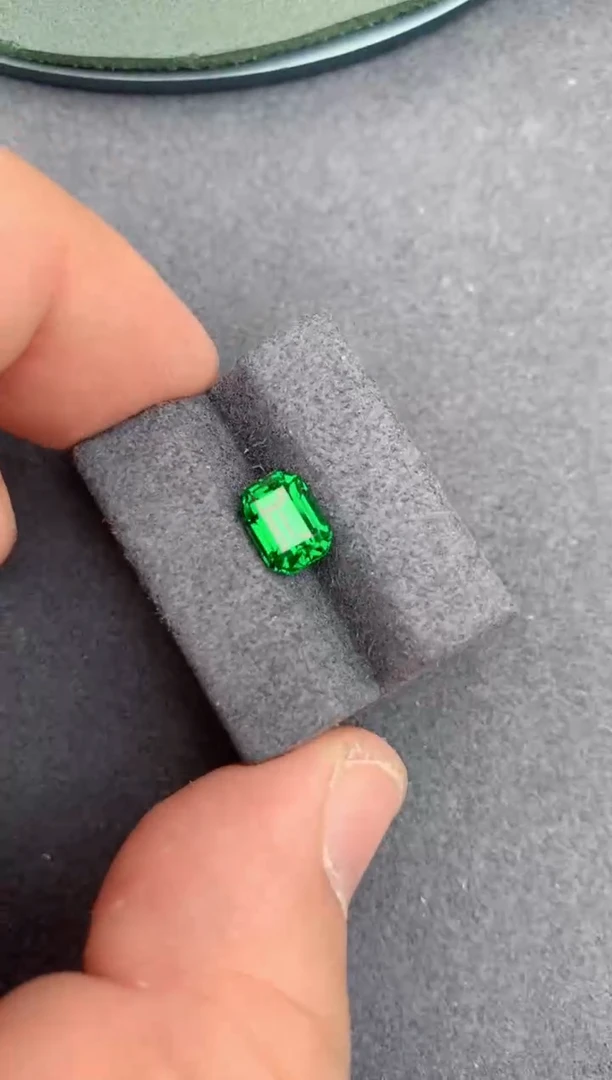 未镶嵌裸石石榴石（沙弗莱）2.16ct 沙弗莱