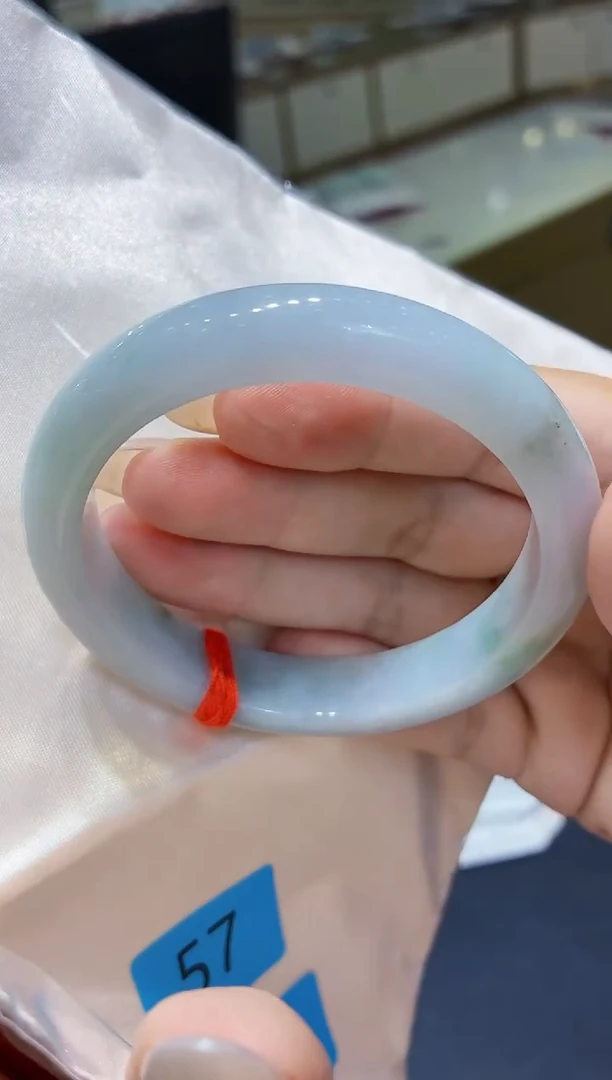 翡翠手镯未镶嵌翡翠手镯