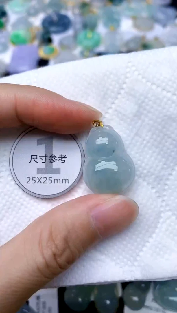 颈饰18K金镶嵌翡翠天然A货翡翠