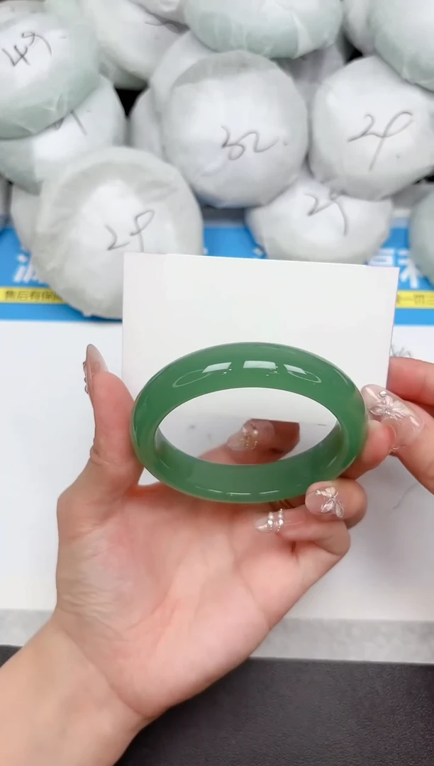 未镶嵌手镯石英质玉150-56.4